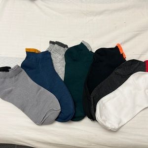 7 new pairs of sock